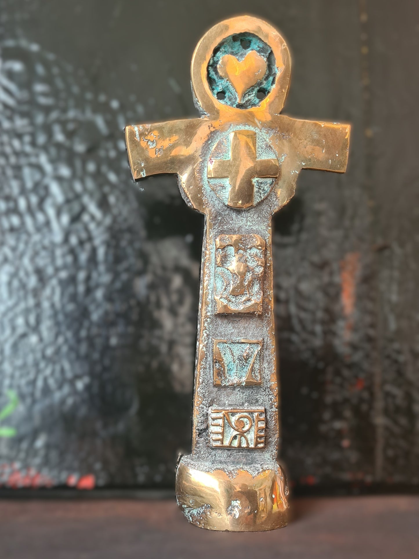 Mogens Leanders bronzeskulptur - korset, hjertet og soltegnet - A1